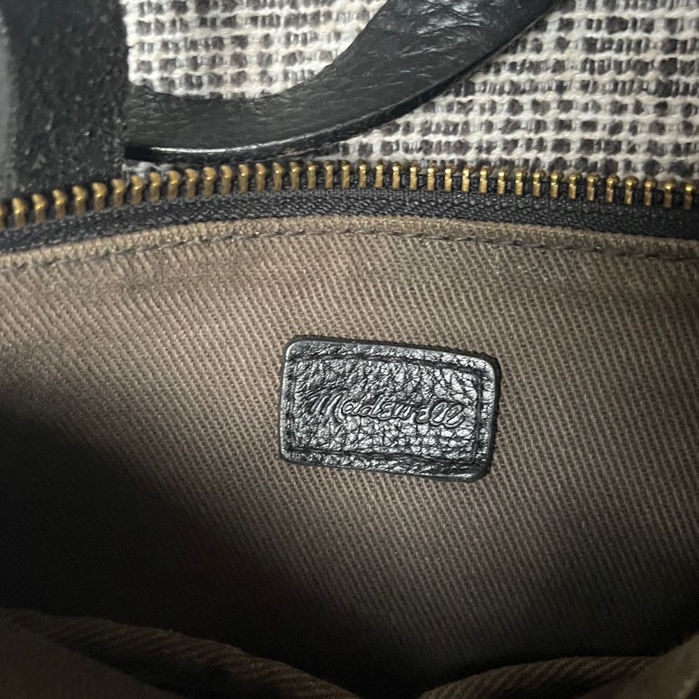Madewell Crossbody Leather Zip-Up Medium Tote - Picture 6 of 16